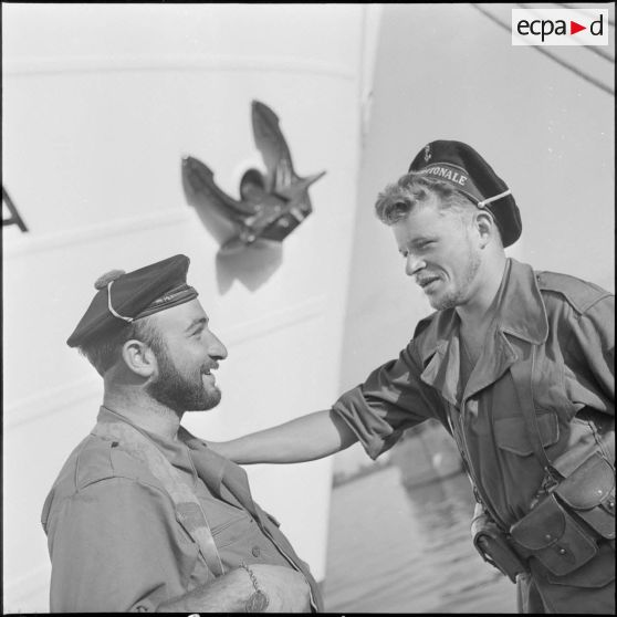 Vie quotidienne de fusiliers marins. [Description en cours]