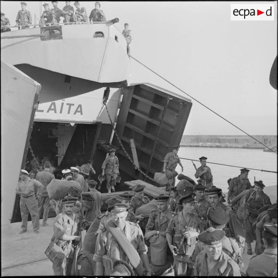 Vie quotidienne de fusiliers marins. [Description en cours]