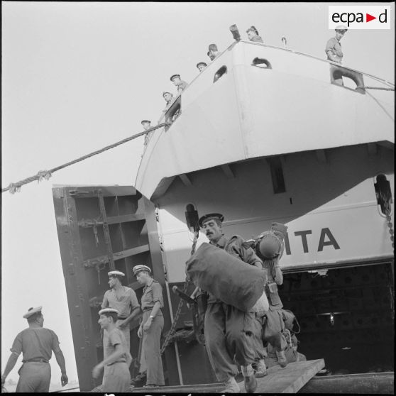 Vie quotidienne de fusiliers marins. [Description en cours]