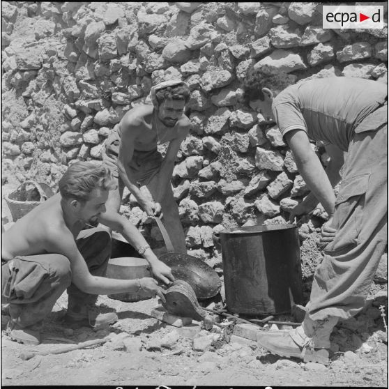Vie quotidienne de fusiliers marins. [Description en cours]