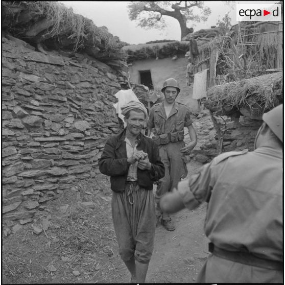 Les artilleurs de la 11e batterie du 3/65e RA de Tarchat. [Description en cours]
