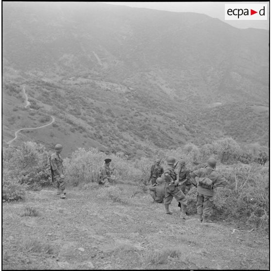 Les artilleurs de la 11e batterie du 3/65e RA de Tarchat. [Description en cours]
