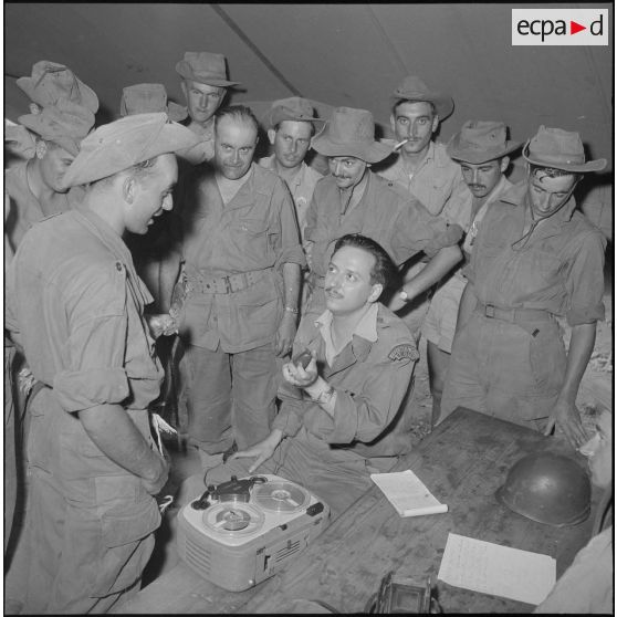 Les artilleurs de la 11e batterie du 3/65e RA de Tarchat. [Description en cours]