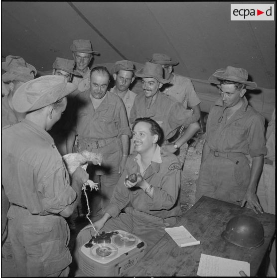 Les artilleurs de la 11e batterie du 3/65e RA de Tarchat. [Description en cours]