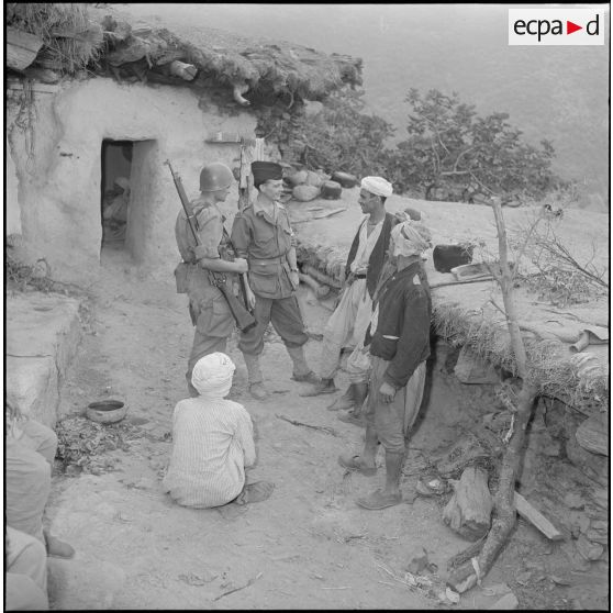 Les artilleurs de la 11e batterie du 3/65e RA de Tarchat. [Description en cours]