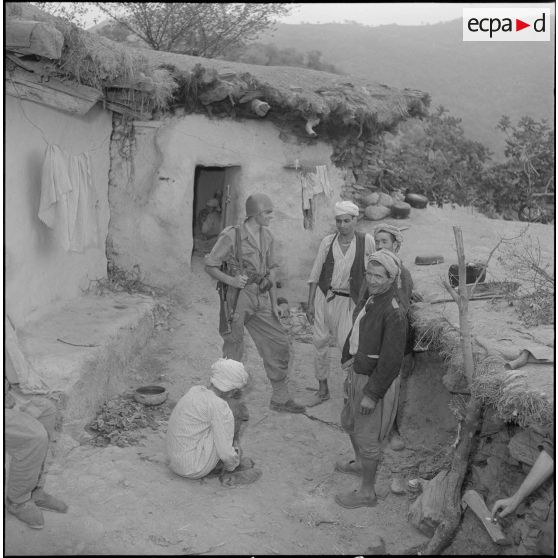 Les artilleurs de la 11e batterie du 3/65e RA de Tarchat. [Description en cours]