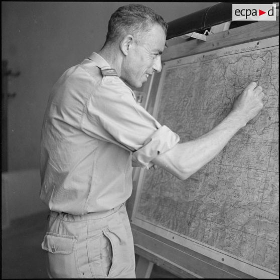 Le 13e RTS et le 91e RI stationnés près du fort national de Tigzirt. [Description en cours]