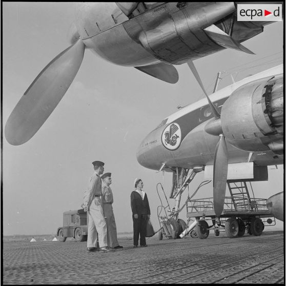 Départ des lauréats du concours Tour de France depuis Alger. [Description en cours]