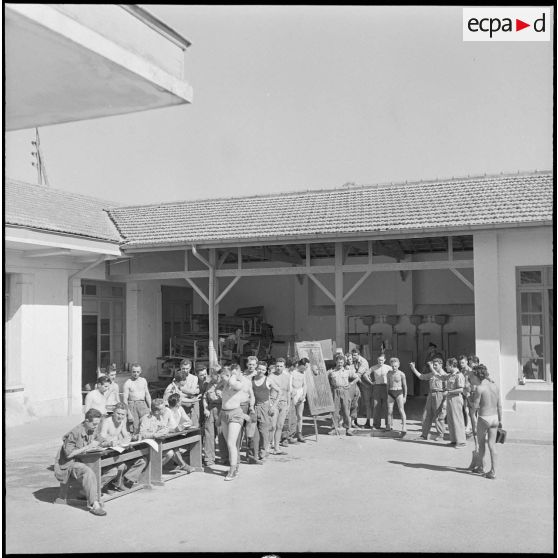 Vie quotidienne en cantonnement. [Description en cours]