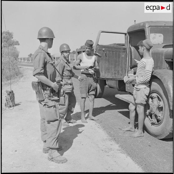 Barrage routier de l'armée de l'Air. [Description en cours]