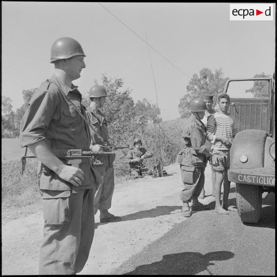 Barrage routier de l'armée de l'Air. [Description en cours]