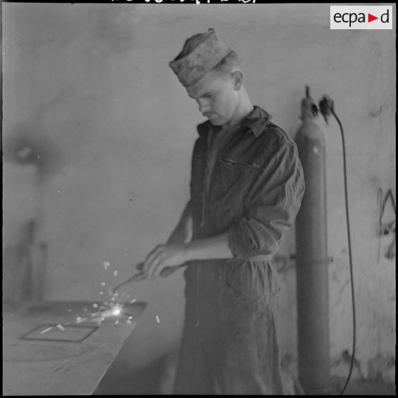 Travaux de mécanique et de soudure. [Description en cours]