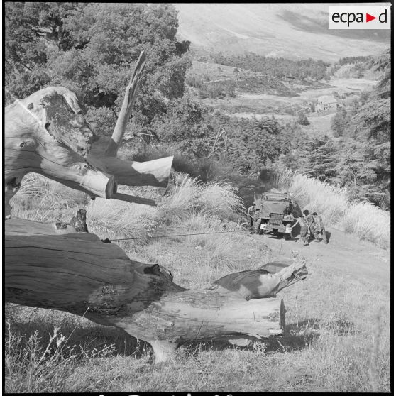 Le 22e BCA à Bouira. [Description en cours]