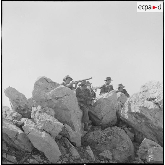 Le 22e BCA à Bouira. [Description en cours]