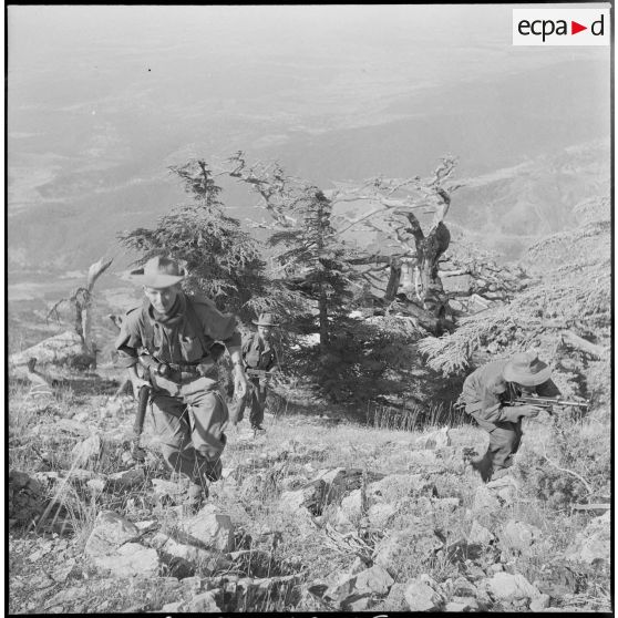 Le 22e BCA à Bouira. [Description en cours]