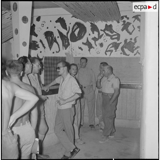 Enregistrement de messages audios pour une émission radiodiffusée. [Description en cours]