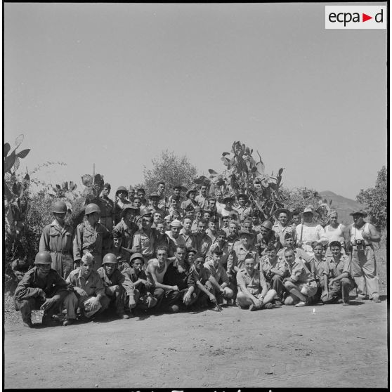 Enregistrement de messages audios pour une émission radiodiffusée. [Description en cours]