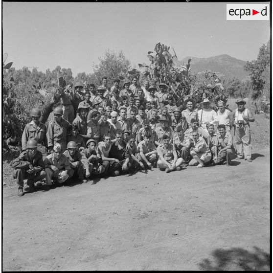 Enregistrement de messages audios pour une émission radiodiffusée. [Description en cours]