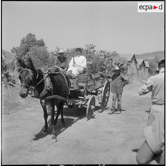 Enregistrement de messages audios pour une émission radiodiffusée. [Description en cours]