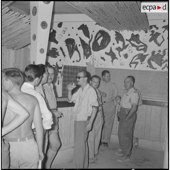 Enregistrement de messages audios pour une émission radiodiffusée. [Description en cours]