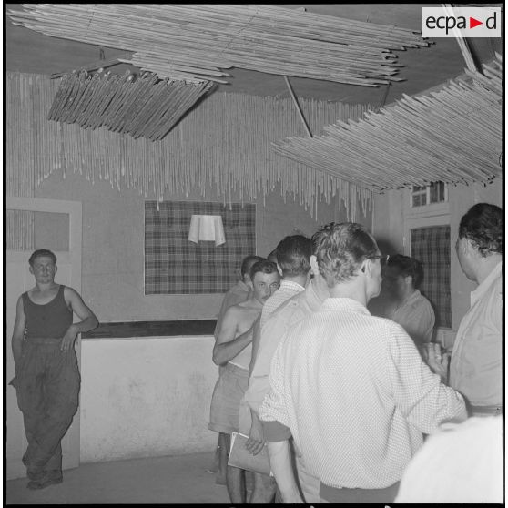 Enregistrement de messages audios pour une émission radiodiffusée. [Description en cours]