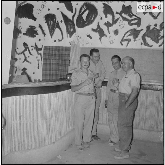 Enregistrement de messages audios pour une émission radiodiffusée. [Description en cours]