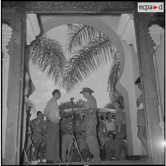 Enregistrement de messages audios pour une émission radiodiffusée. [Description en cours]