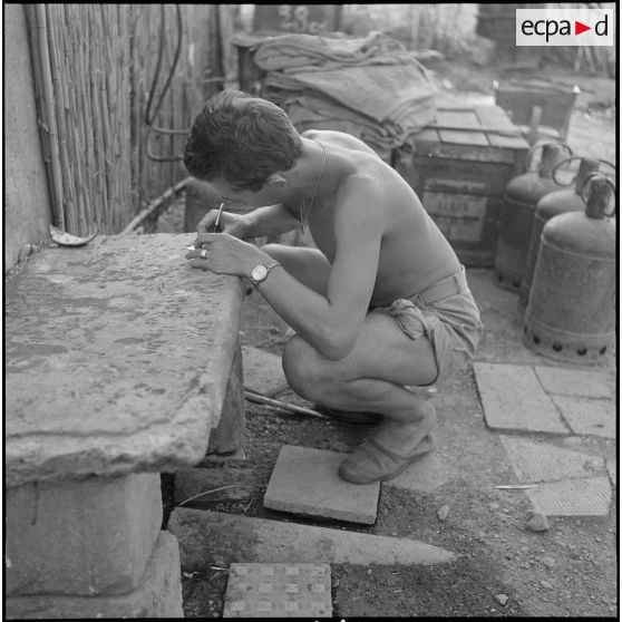 Enregistrement de messages audios pour une émission radiodiffusée. [Description en cours]