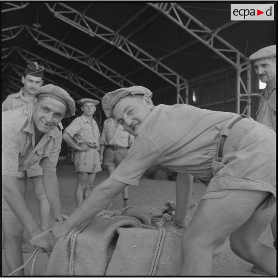 La 2e compagnie de livraison par air à Blida. [Description en cours]