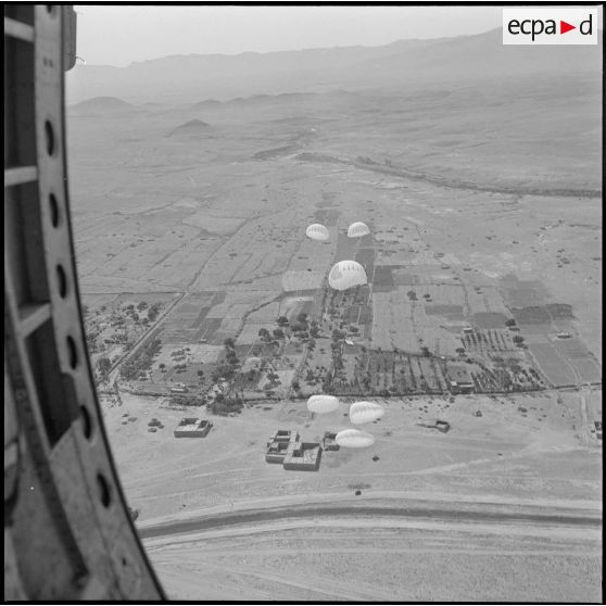 La 2e compagnie de livraison par air à Blida. [Description en cours]