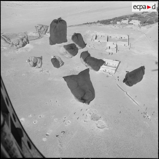 La 2e compagnie de livraison par air à Blida. [Description en cours]