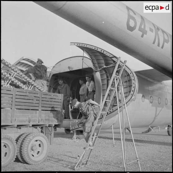 La 2e compagnie de livraison par air à Blida. [Description en cours]