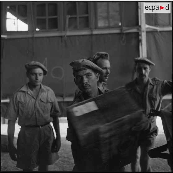 La 2e compagnie de livraison par air à Blida. [Description en cours]