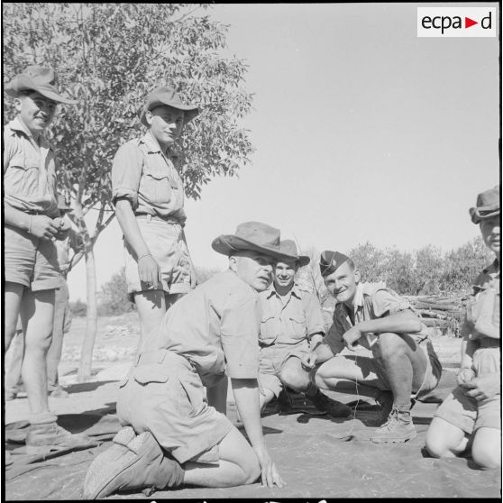 Vie quotidienne au 21e RI. [Description en cours]