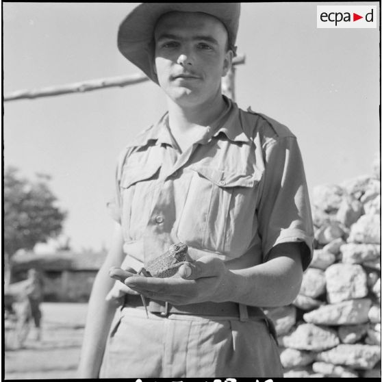 Vie quotidienne au 21e RI. [Description en cours]