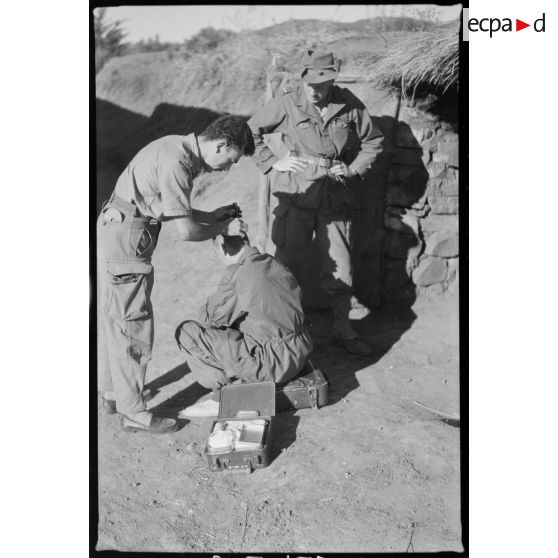 Vie quotidienne au 21e RI. [Description en cours]