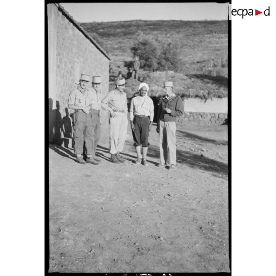 Vie quotidienne au 21e RI. [Description en cours]