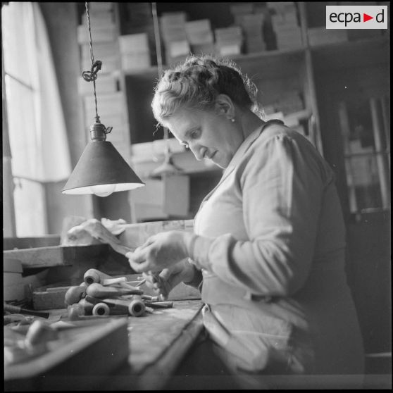 Fabrication d'une pipe française. [Description en cours]