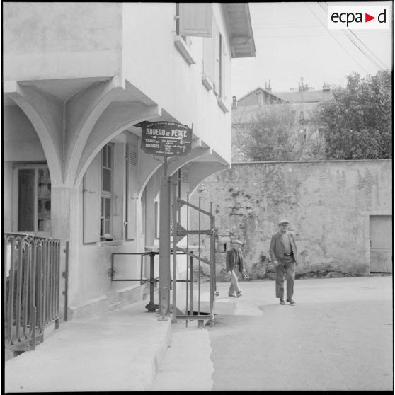 Fabrication d'une pipe française. [Description en cours]