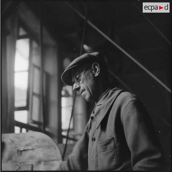 Fabrication d'une pipe française. [Description en cours]