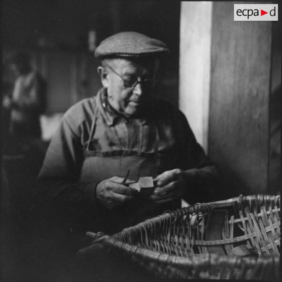 Fabrication d'une pipe française. [Description en cours]