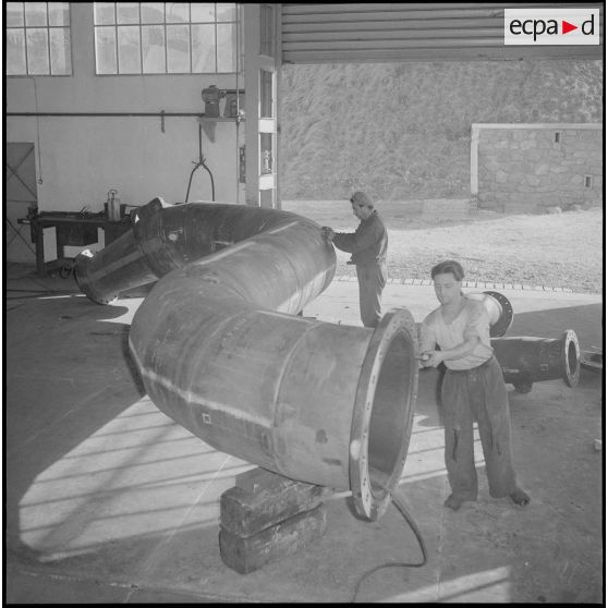 Ateliers de la société Neyrpic-Afrique. [Description en cours]