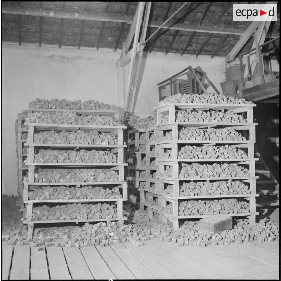 Entreprise de fabrication de pipes. [Description en cours]