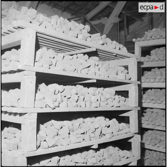 Entreprise de fabrication de pipes. [Description en cours]