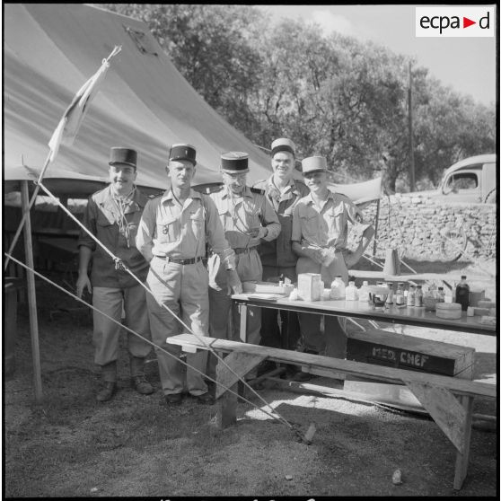 Assistance médicale du 5e REI (5e régiment étranger d'infanterie) à Turenne.  [Description en cours]