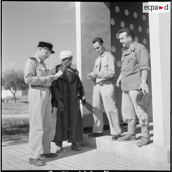 Assistance médicale du 5e REI (5e régiment étranger d'infanterie) à Turenne.  [Description en cours]