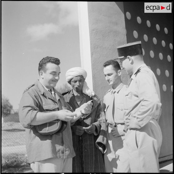 Assistance médicale du 5e REI (5e régiment étranger d'infanterie) à Turenne.  [Description en cours]