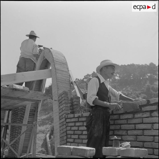 Construction de la cité de l'Avenir près de Bab-el-Oued. [Description en cours]