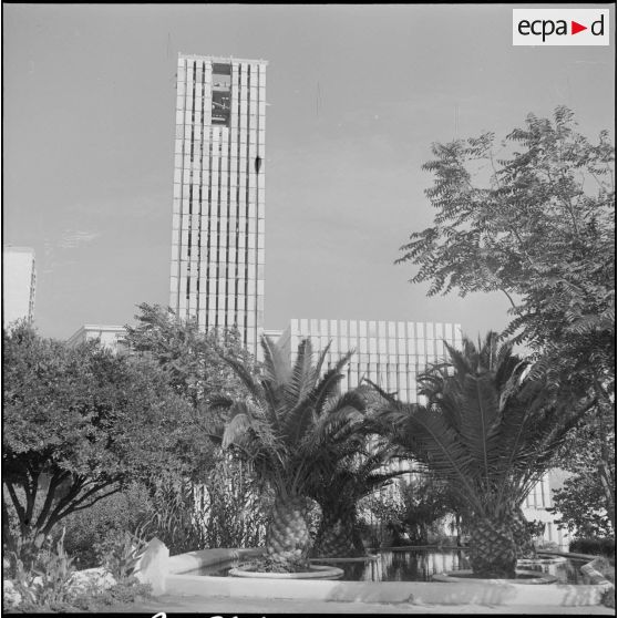 Construction de la cité de l'Avenir près de Bab-el-Oued. [Description en cours]