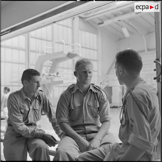 Militaires et étudiants d'Alger chez les Groupes Laïques d'Etudes d'Alger. [Description en cours]